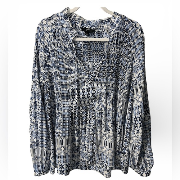 Gru Tops - Gru Women’s Size XL Pleated Patterned V-Neck Blouse